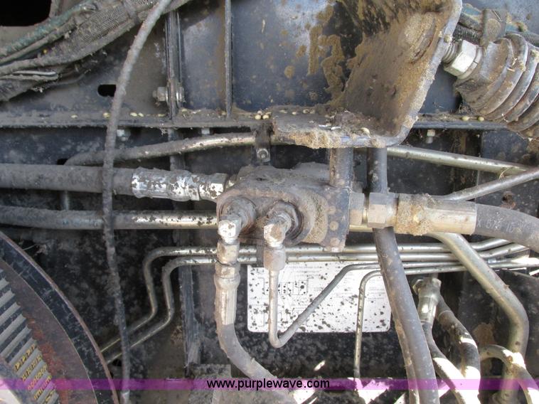 image for item G9221 1993 Gleaner R62 combine