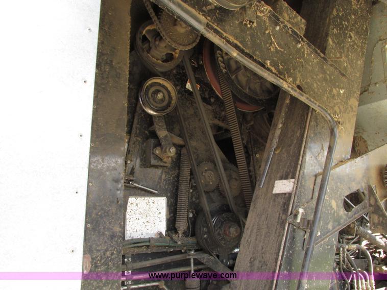 image for item G9221 1993 Gleaner R62 combine