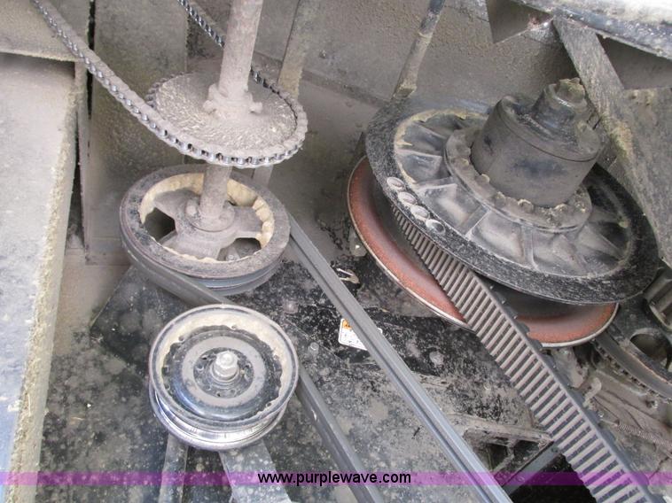 image for item G9221 1993 Gleaner R62 combine