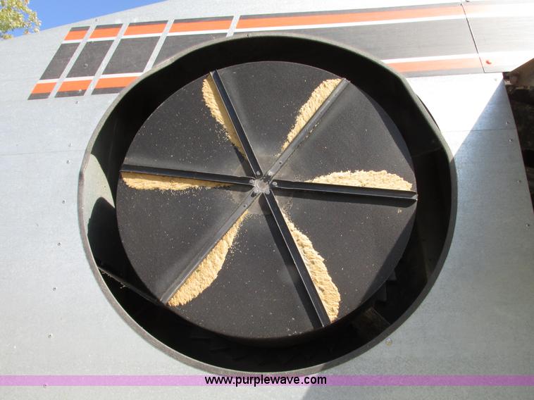 image for item G9221 1993 Gleaner R62 combine