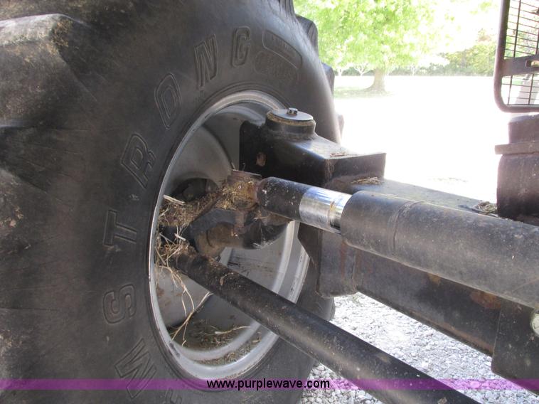 image for item G9221 1993 Gleaner R62 combine