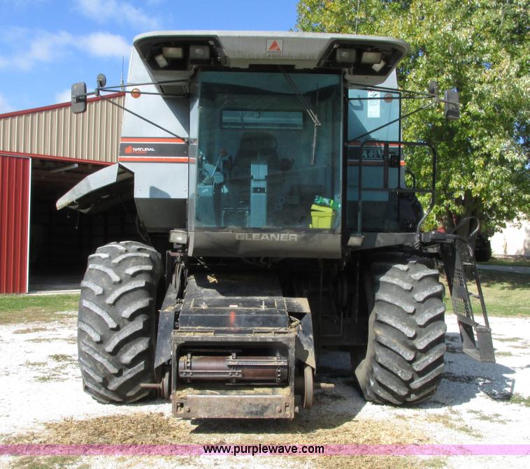 image for item G9221 1993 Gleaner R62 combine