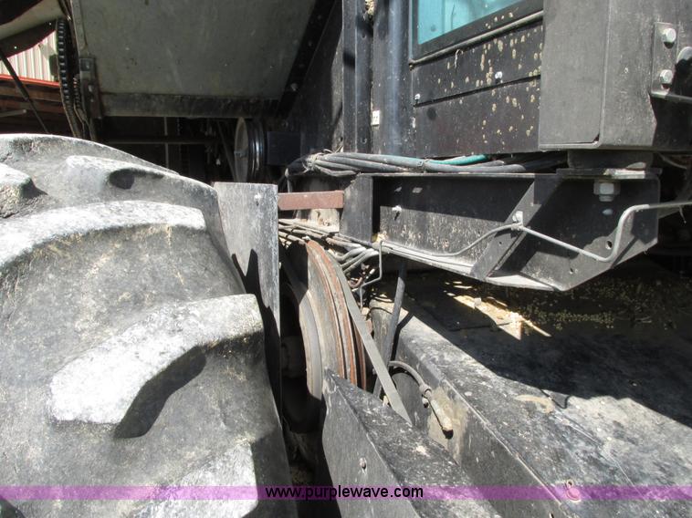 image for item G9221 1993 Gleaner R62 combine