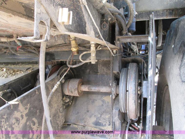 image for item G9221 1993 Gleaner R62 combine