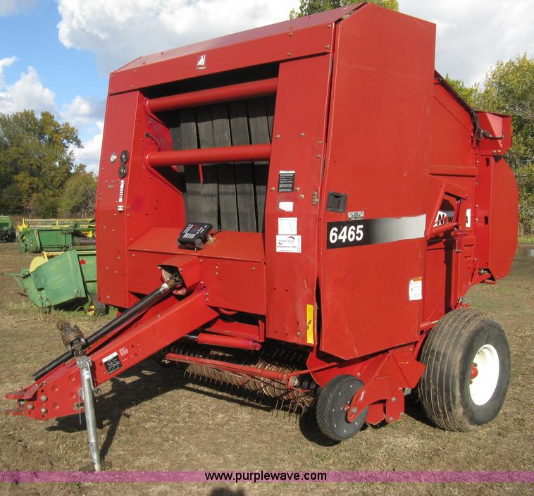 image for item H4456 2005 New Idea 6465 round baler