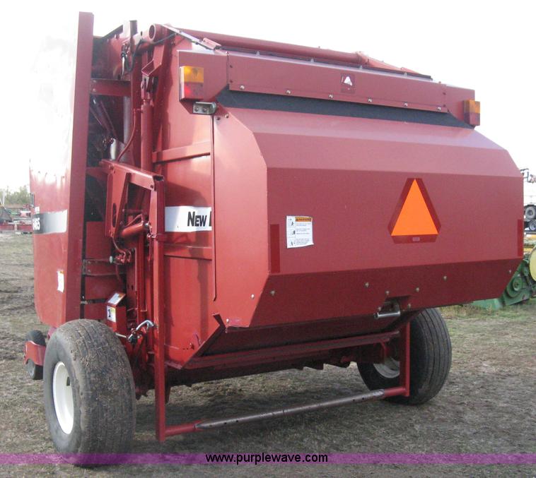 image for item H4456 2005 New Idea 6465 round baler