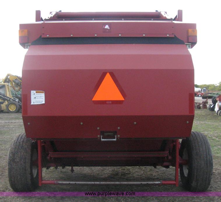 image for item H4456 2005 New Idea 6465 round baler