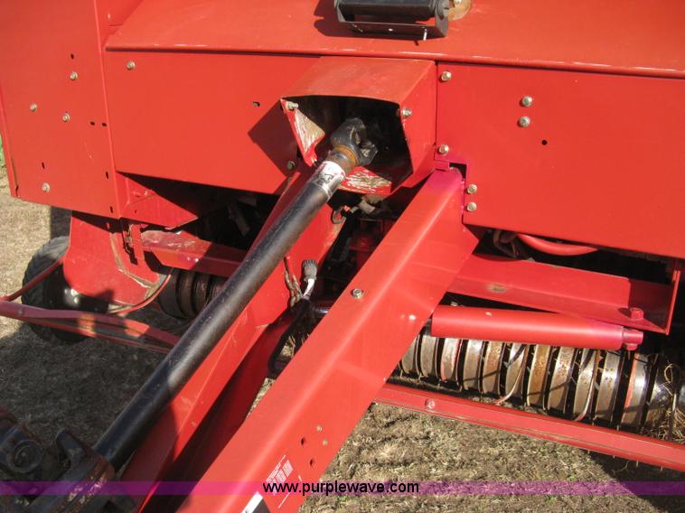 image for item H4456 2005 New Idea 6465 round baler