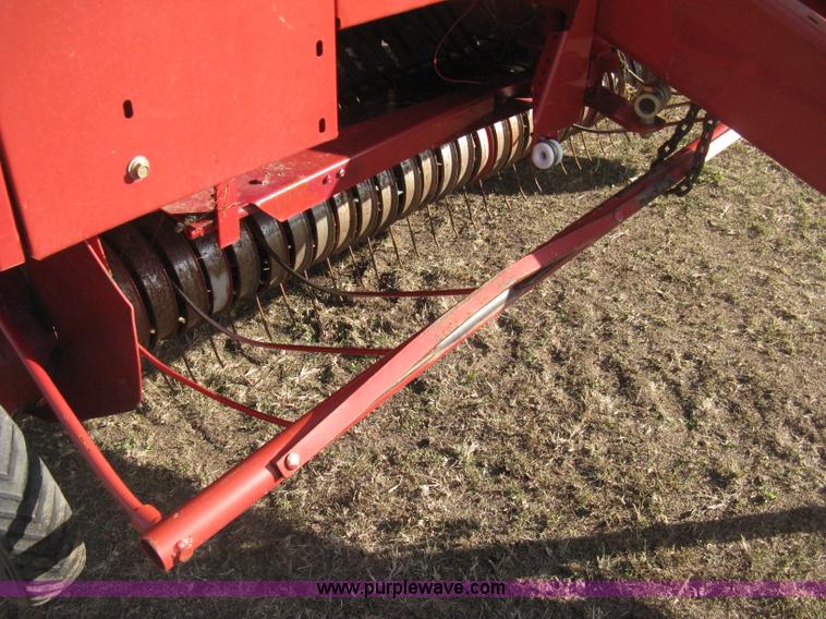 image for item H4456 2005 New Idea 6465 round baler