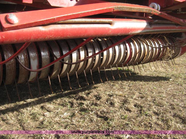 image for item H4456 2005 New Idea 6465 round baler