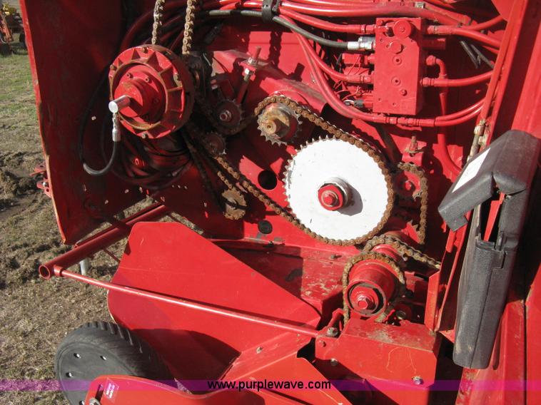 image for item H4456 2005 New Idea 6465 round baler