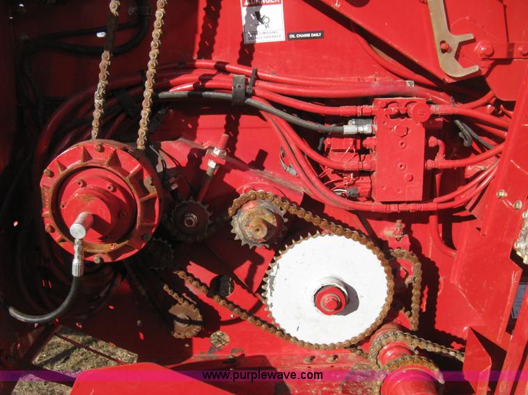 image for item H4456 2005 New Idea 6465 round baler