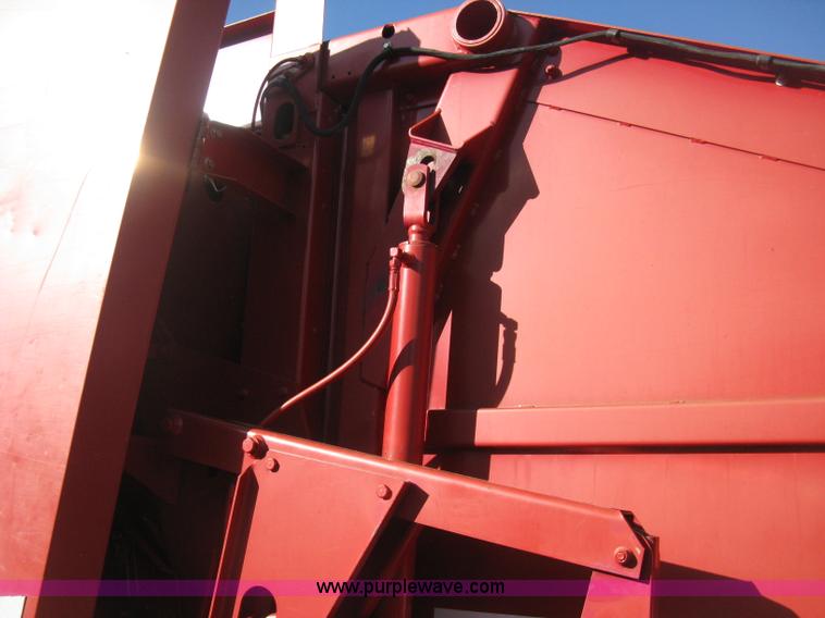 image for item H4456 2005 New Idea 6465 round baler