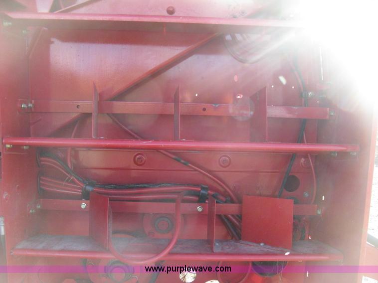 image for item H4456 2005 New Idea 6465 round baler