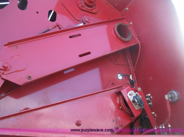 image for item H4456 2005 New Idea 6465 round baler