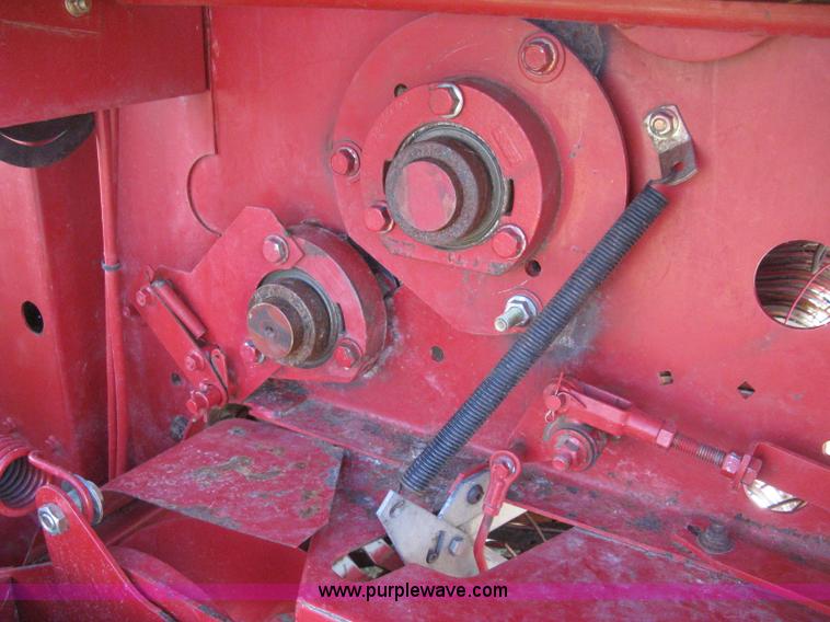image for item H4456 2005 New Idea 6465 round baler