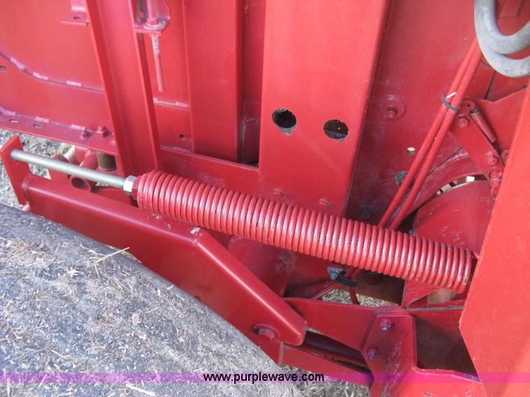 image for item H4456 2005 New Idea 6465 round baler