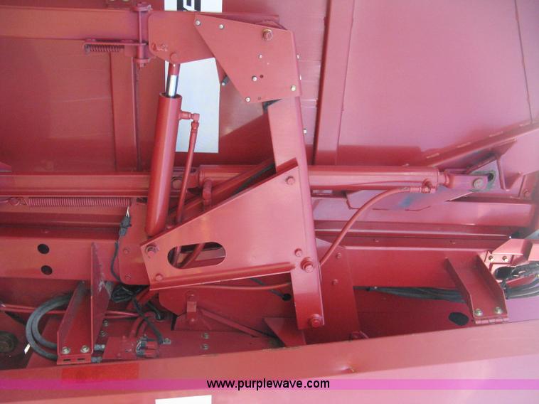 image for item H4456 2005 New Idea 6465 round baler