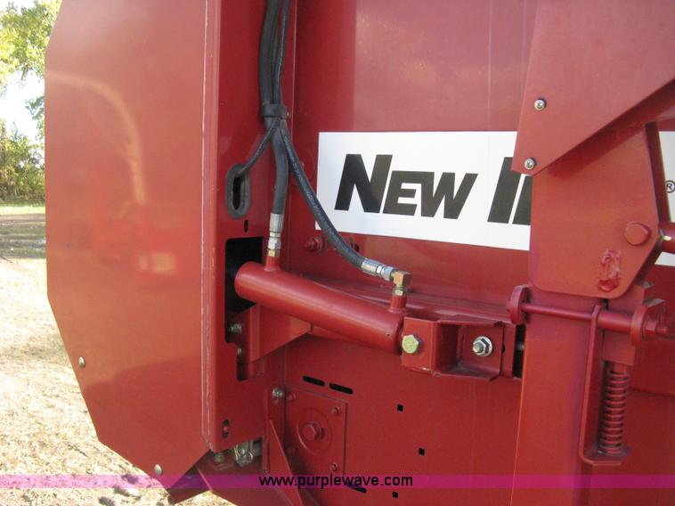 image for item H4456 2005 New Idea 6465 round baler