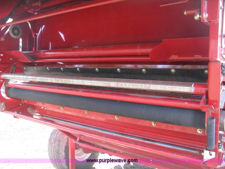 image for item H4456 2005 New Idea 6465 round baler