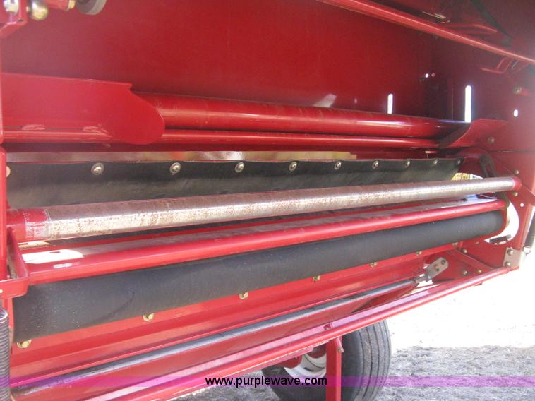 image for item H4456 2005 New Idea 6465 round baler