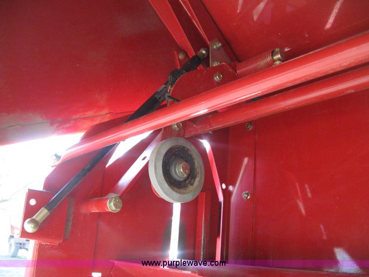 image for item H4456 2005 New Idea 6465 round baler