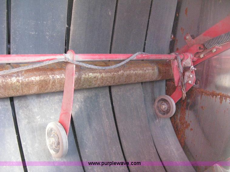 image for item H4456 2005 New Idea 6465 round baler