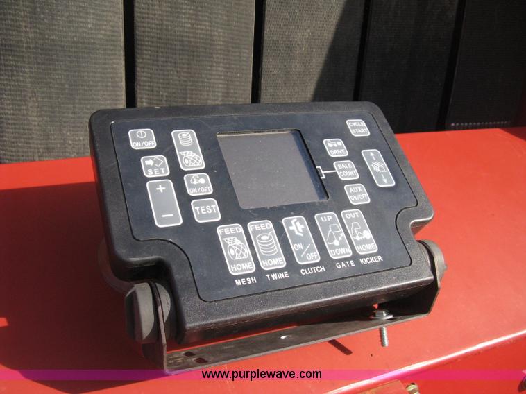 image for item H4456 2005 New Idea 6465 round baler