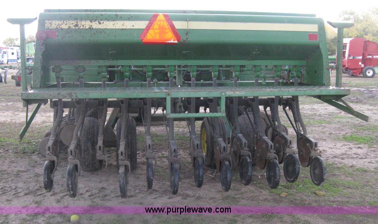 image for item H4458 John Deere 455 grain drill