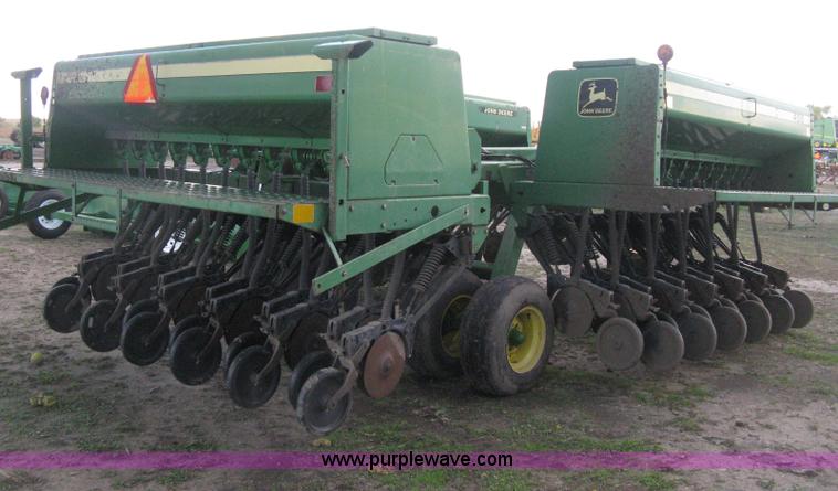 image for item H4458 John Deere 455 grain drill