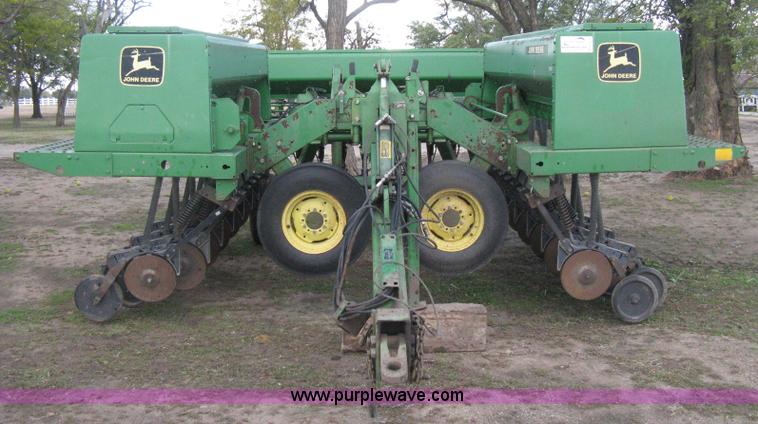 image for item H4458 John Deere 455 grain drill
