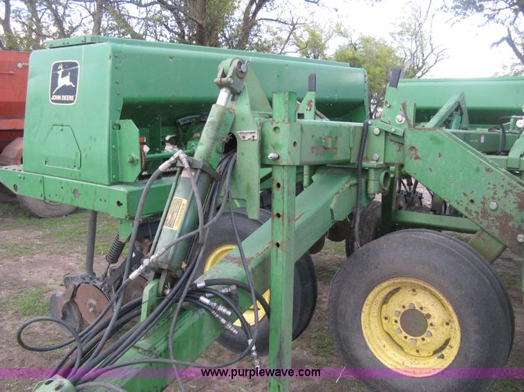 image for item H4458 John Deere 455 grain drill