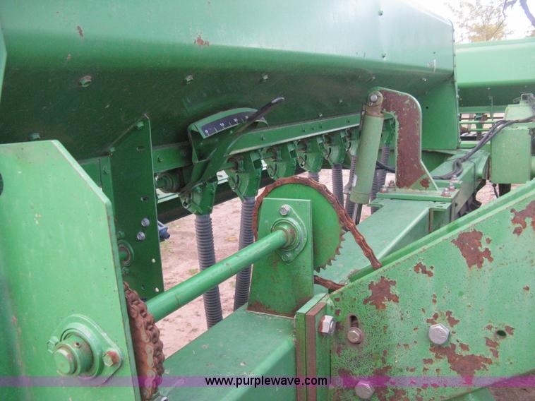 image for item H4458 John Deere 455 grain drill