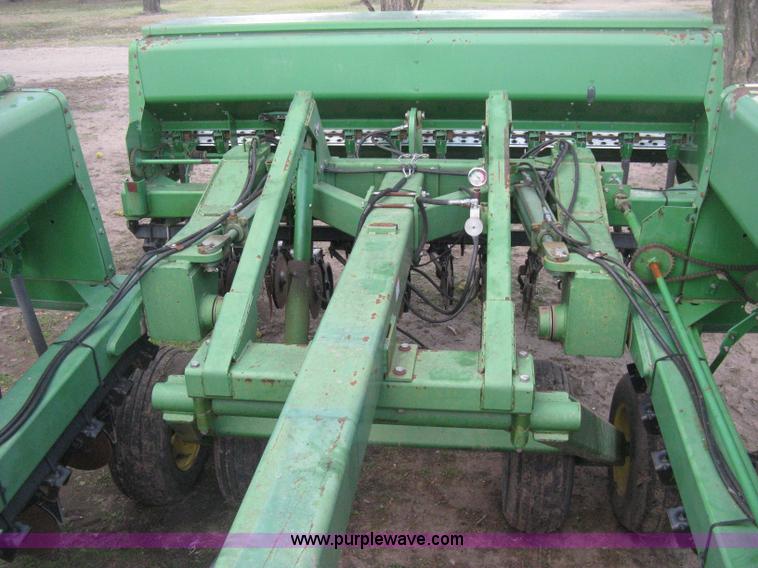 image for item H4458 John Deere 455 grain drill