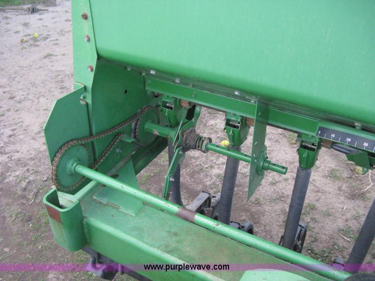 image for item H4458 John Deere 455 grain drill
