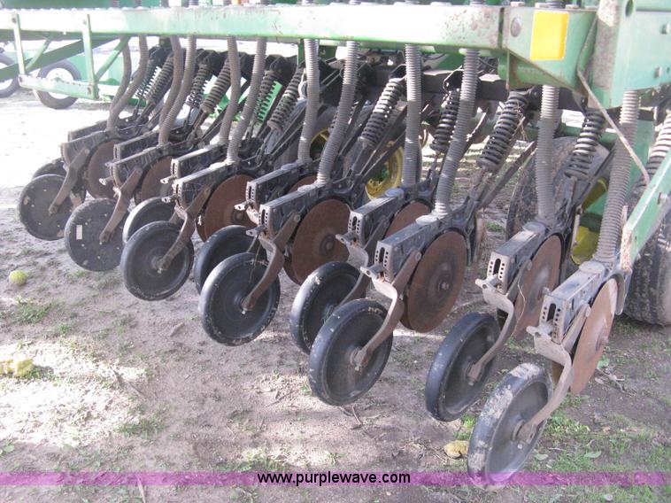 image for item H4458 John Deere 455 grain drill