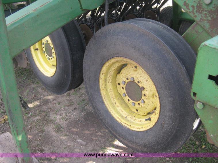 image for item H4458 John Deere 455 grain drill