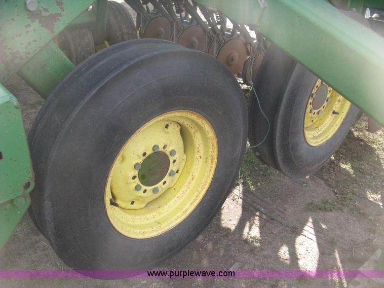 image for item H4458 John Deere 455 grain drill
