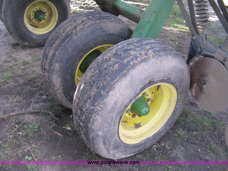 image for item H4458 John Deere 455 grain drill