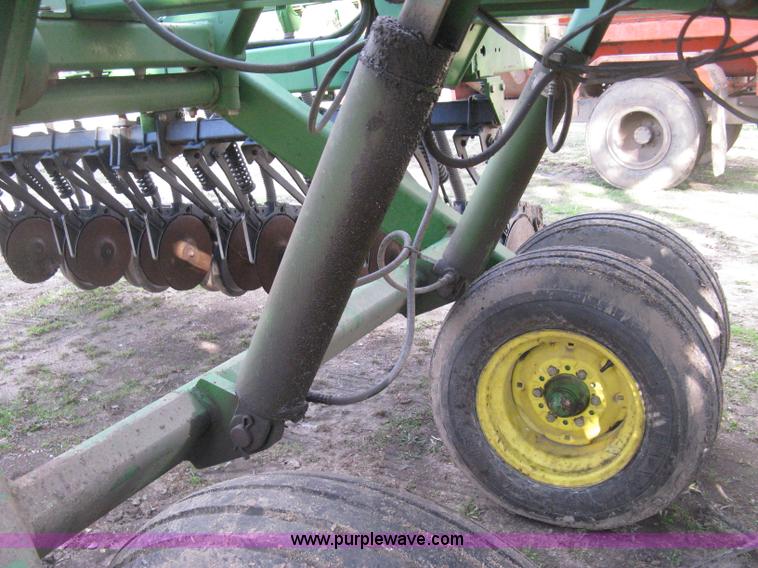 image for item H4458 John Deere 455 grain drill