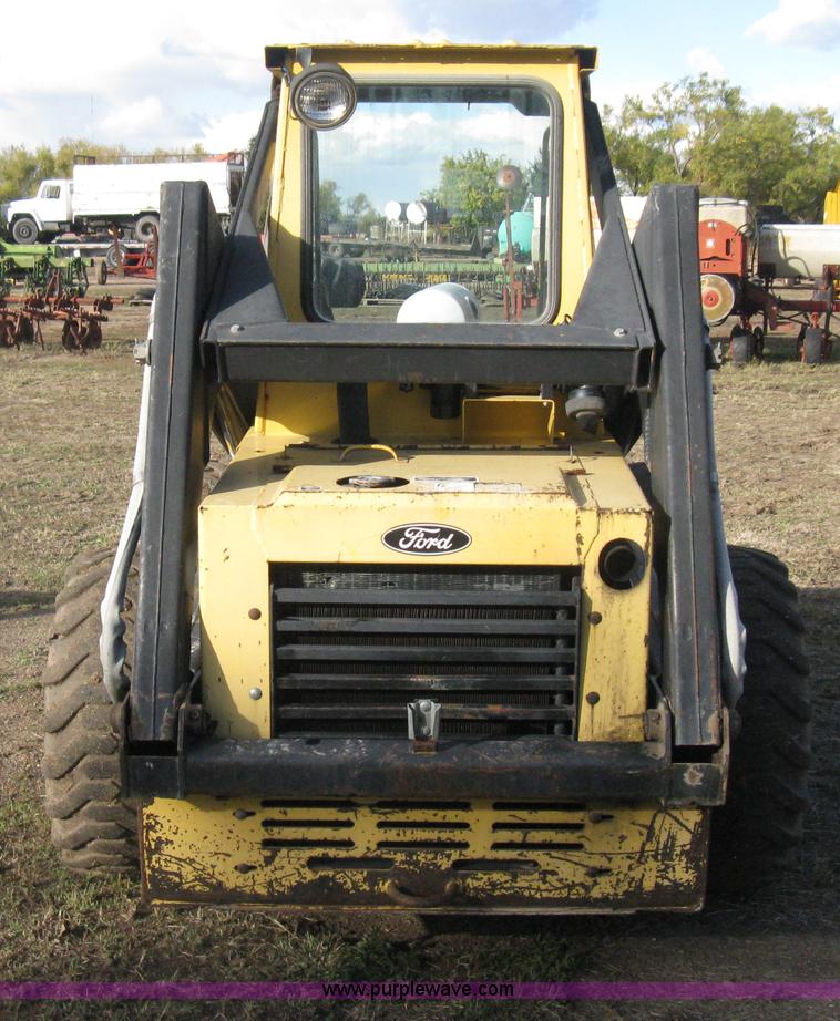 image for item H4475 1988 New Holland L553 skid steer