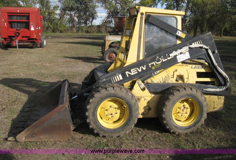 image for item H4475 1988 New Holland L553 skid steer