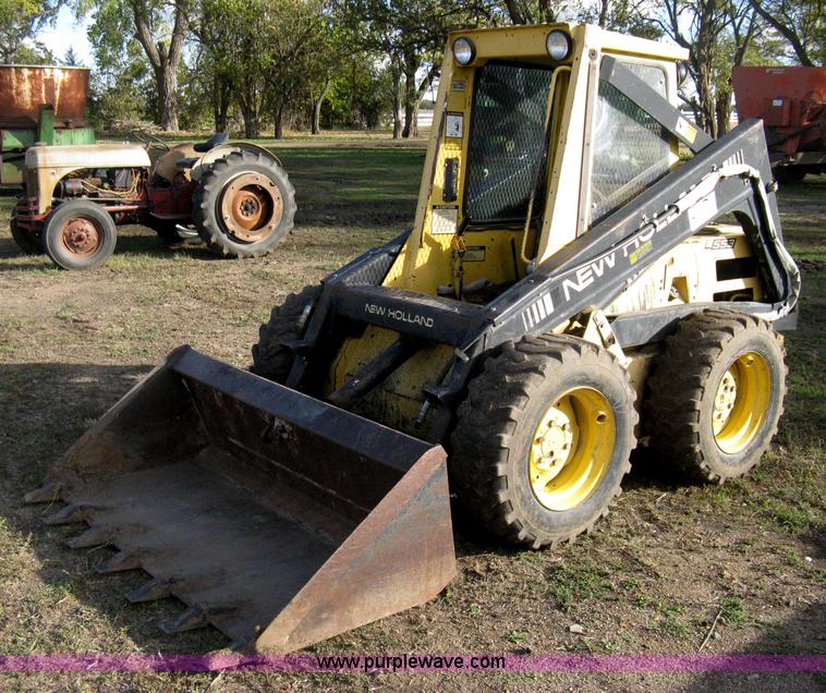 image for item H4475 1988 New Holland L553 skid steer
