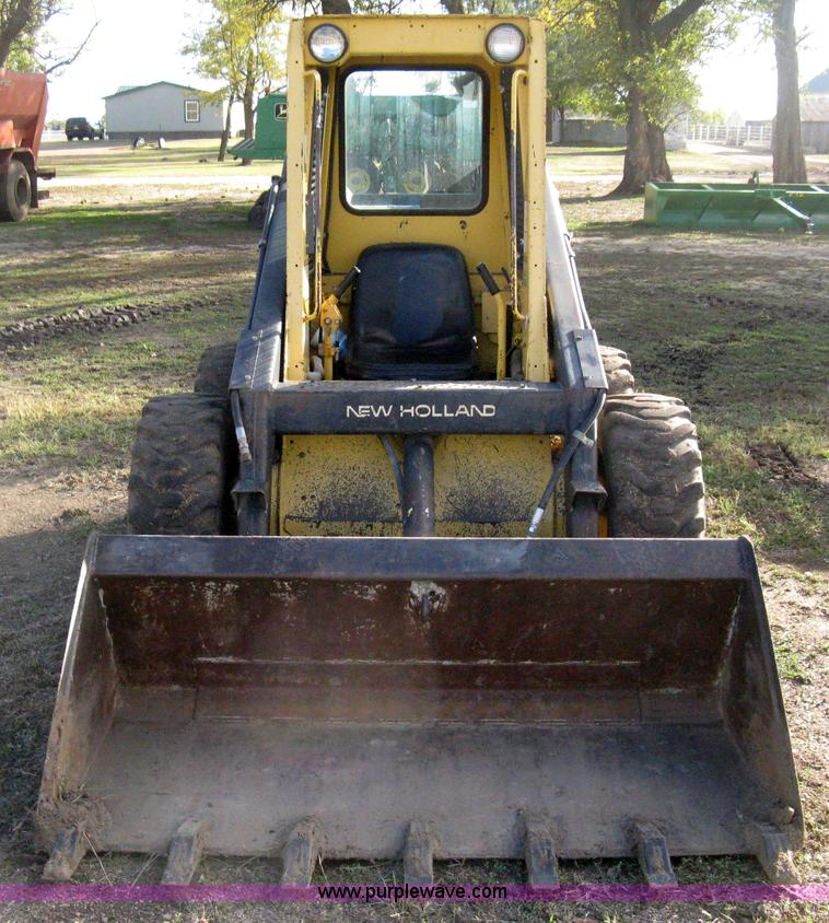 image for item H4475 1988 New Holland L553 skid steer