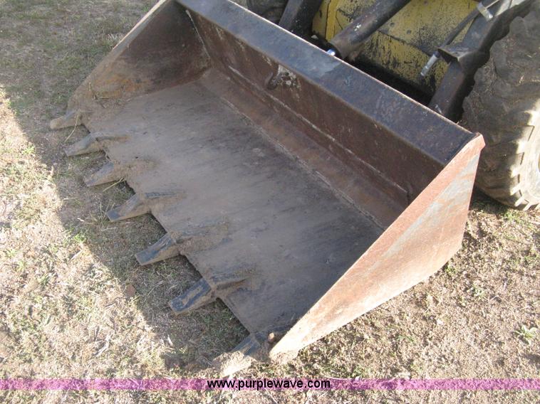 image for item H4475 1988 New Holland L553 skid steer