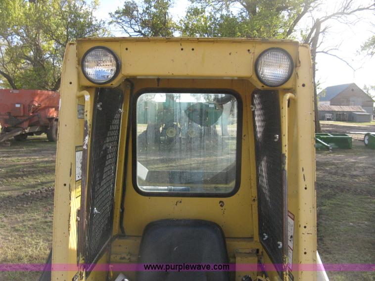 image for item H4475 1988 New Holland L553 skid steer