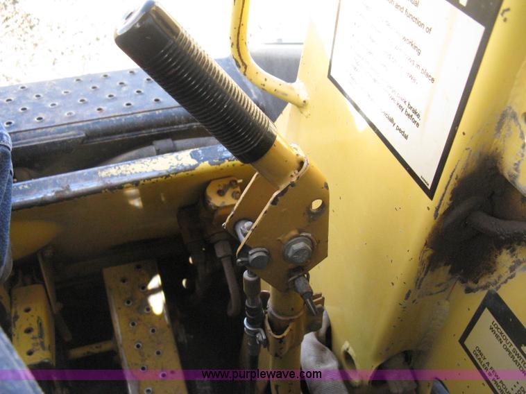 image for item H4475 1988 New Holland L553 skid steer