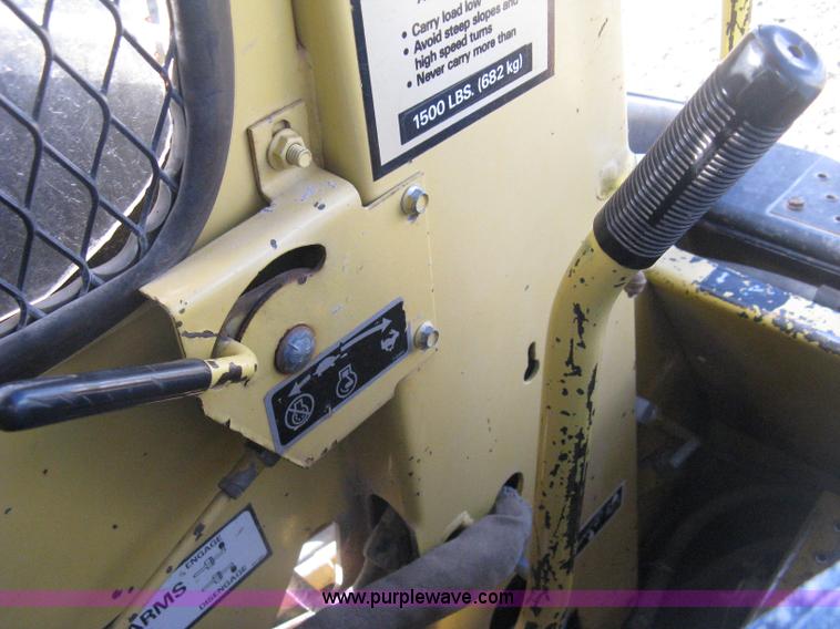 image for item H4475 1988 New Holland L553 skid steer