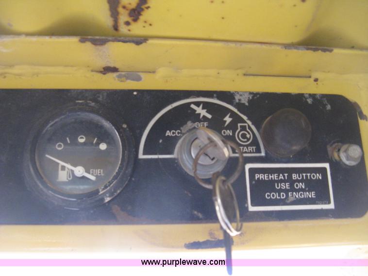 image for item H4475 1988 New Holland L553 skid steer