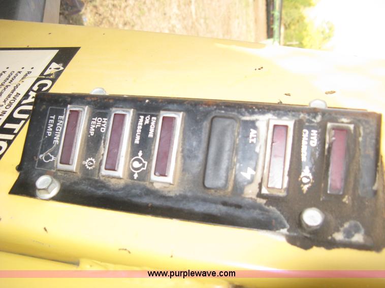 image for item H4475 1988 New Holland L553 skid steer